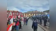 Manifestantes de Puno enfrentados: un grupo pide renuncia de Boluarte y otro reactivación económica