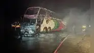 Conductor de mototaxi queda calcinado tras chocar con bus en Panamericana Norte