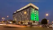 Turista muere en extrañas circunstancias luego de ser intervenido por seguridad del Holiday Inn