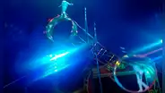Trapecista pierde el equilibrio y cae desde 7 metros de altura a mitad del espectáculo