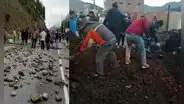 Transportistas de Cusco ayudan a liberar vía que conecta con Puno y Arequipa