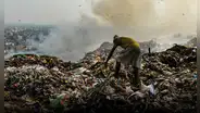Montañas de basura arden hace días en la India y asfixian con humo tóxico a la población