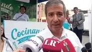 Ministro de Producción intentó justificar a Óscar Becerra tras comparar a mujeres aimaras con animales