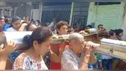 Trasladan a milagrosa Cruz de Motupe a templo San Julián para protegerla de intensas lluvias en Lambayeque