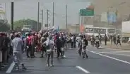Manifestantes de Puno llegan a Lima y se desplazan por la Panamericana Norte