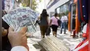Alza de Remuneración Mínima Vital no destruye empleo, afirma nobel de Economía