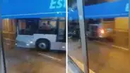 Bus del Metropolitano resbala y casi choca contra lunas de la Estación Central