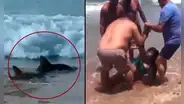 Tiburones salen a la orilla y atacan a 2 adolescentes: se les amputó un brazo y una pierna