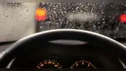 ¡Cuidado, conductor! 5 consejos para manejar adecuadamente bajo la lluvia
