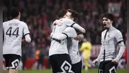 Mbappé le dio la victoria al PSG al último minuto y agradeció a Messi por el pase con un abrazo