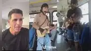 Benjamín Zegarra, el joven que se hizo viral por cantar en los buses, grabará su primer videoclip