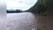 "El señor se está ahogando": hombre queda atrapado en el caudal del río Bigote de Piura