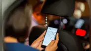 Joven se lanza de auto en pleno viaje tras sentir que fue drogada por conductor de Uber