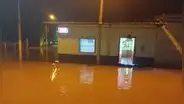 Desborde del río Piura provocado por intensas lluvias afecta a decenas de familias en la región