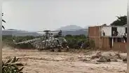 En helicóptero rescatan al menos a 40 personas atrapadas por desborde de río en La Libertad