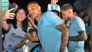 Paolo Guerrero debutó como titular y recibió elogios de la prensa argentina, su DT e hinchas