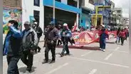 Con bloqueos y movilización retoman paro en la región Puno