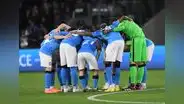 Napoli goleó 3-0 al Frankfurt y clasificó por primera vez en su historia a cuartos de final de la Champions