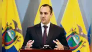 Ecuador busca salida a la crisis diplomática con Argentina