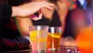Fue drogado en un bar y terminó creando producto para detectar alucinógenos en bebidas