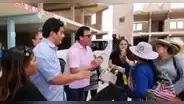 ¡Pierde los papeles! Congresista Edwin Martínez se enfrenta con palabras soeces a manifestantes en Arequipa
