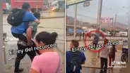 "El rey del recurseo": peruano carga en su espalda a transeúntes en medio de inundaciones