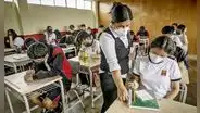 Gobierno oficializa aumento a 405.000 docentes de colegios públicos