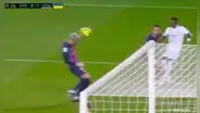 Desborde de Vinícius e inédito autogol de Ronald Araujo: así fue el 1-0 del Real Madrid