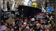 Gobierno de Macron sobrevive a 2 mociones de censura por su impopular reforma de pensiones
