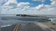 Río Piura avanza y destruye parte de la carretera Bayóvar-Chiclayo