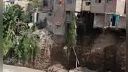 SMP: familias evacúan viviendas ubicadas en Malecón Rímac tras derrumbes en la ribera