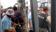 Vecinos amarran a un poste y linchan a ladrón de celulares tras no ser capturado por la Policía