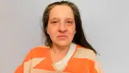Detienen a mujer que mató a su prometido de 82 años y vivió con el cadáver durante 2 meses