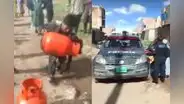 Ciudadanos capturan presunto ladrón y lo obligan a caminar como pato