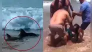 Tiburones salen a la orilla y atacan a 2 adolescentes: se les amputó una pierna y un brazo