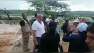 Gobernador de Tumbes quedó atrapado por las intensas lluvias cuando llevaba ayuda humanitaria
