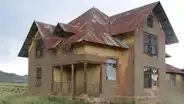 ¿Cuál es la historia detrás de la supuesta casa embrujada ubicada en la carretera Puno-Arequipa?