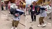 Niño huancaíno saca los pasos prohibidos y baila al ritmo de banda en plena calle: “Qué elegancia”