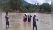 Rescatan a familia que quedó aislada tras activación de quebrada en Morropón
