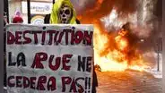 Jóvenes se suman a la décima jornada de protestas contra la reforma de pensiones en Francia