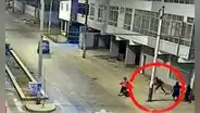 VES: hombre empujó a delincuente para evitar que asalten a su pareja y ladrón huyó