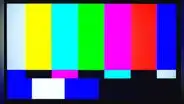 ¿Qué son las barras de colores que aparecen en tu TV cuando no hay señal? Aquí sabrás la respuesta
