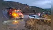Piura: carro quedó sepultado por lodo y piedras en vía Paita-Sullana
