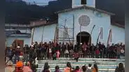 Peregrinos caminaron descalzos y cargando un madero durante 36 horas por Semana Santa