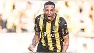 Peñarol derrotó 2-0 a Nacional en el clásico uruguayo y es más líder que nunca