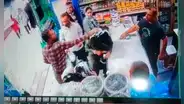 Hombre ataca a 2 mujeres en Irán por no usar el hiyab en público