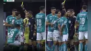 ¡Fuera de control! Árbitro le saca tarjeta a un jugador y le mete un rodillazo en los genitales