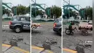 Patrullero 'jala' a triciclo conducido por policía y usuarios reaccionan: "Solo en Perú"