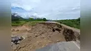 Intensas lluvias destruyeron parte de la vía Piura - Lambayeque y familias quedaron varadas
