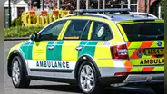 Captan en video a paramédico robándole a una mujer momentos después de que muriera